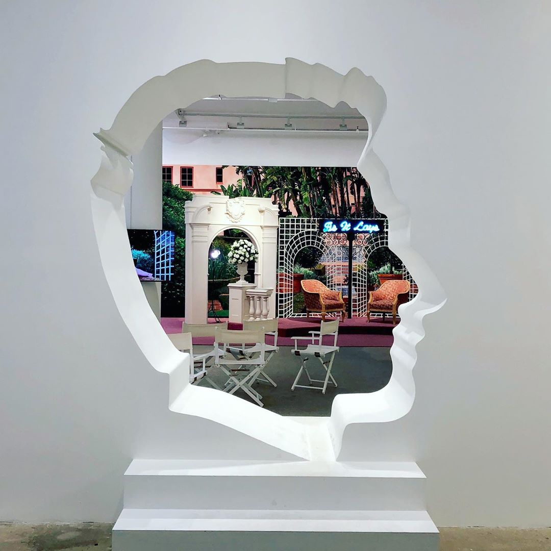 Alex Israel As It Lays Instalation 2019 ByvUq9IHl 4