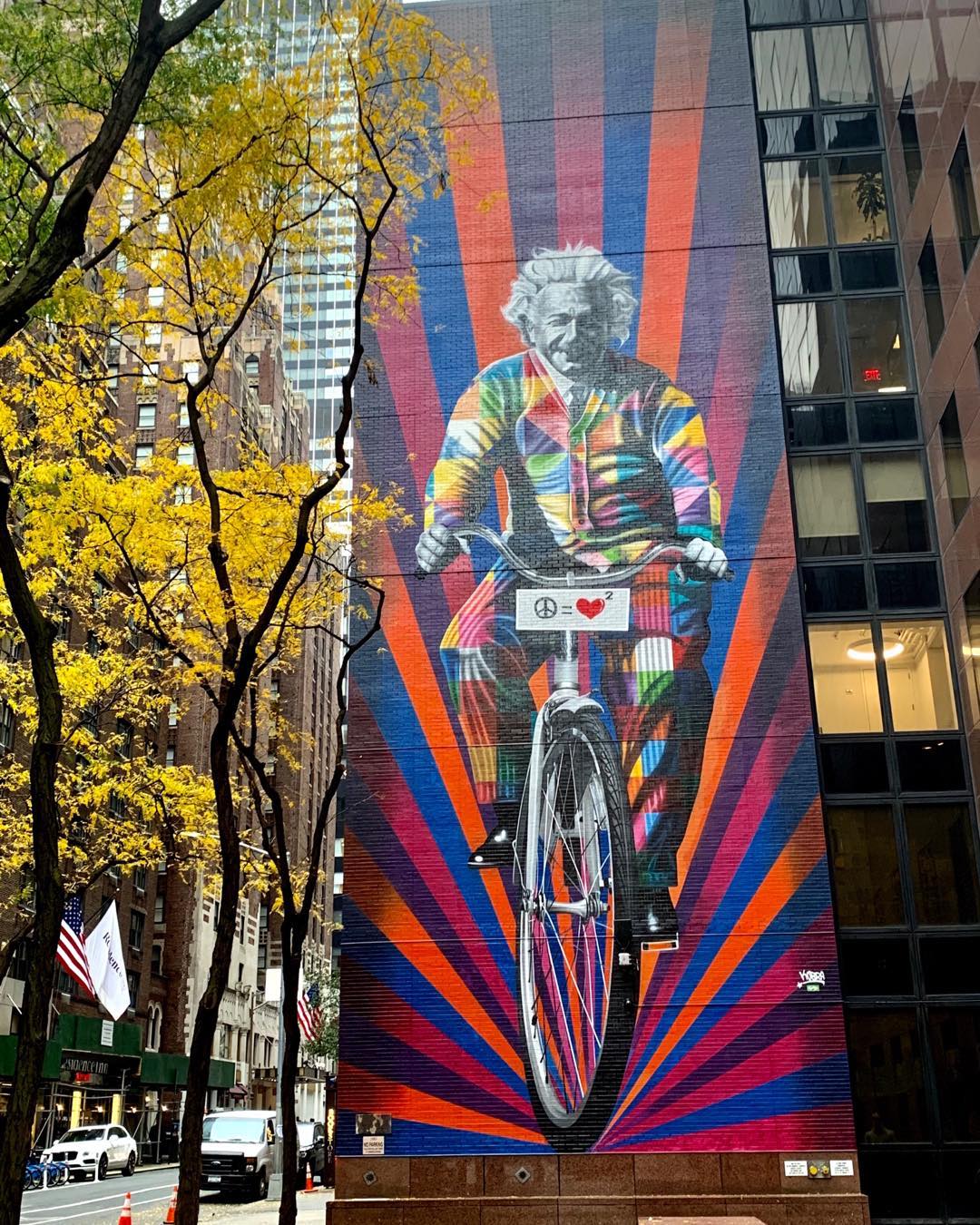 Eduardo Kobra Seinstein On Bike B4SgVCFp4 Q