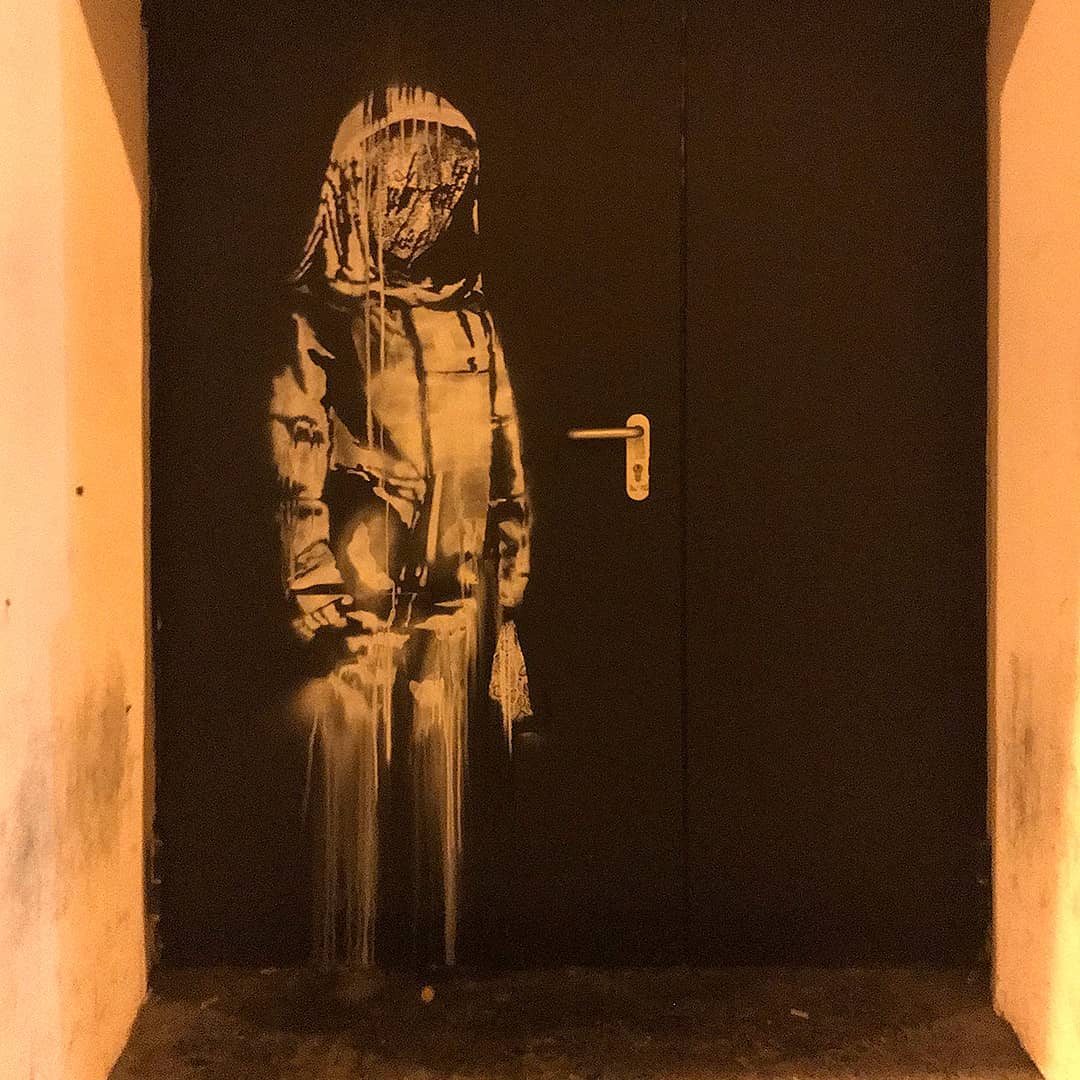 bansky Betaclan Door BklLrYJBoU