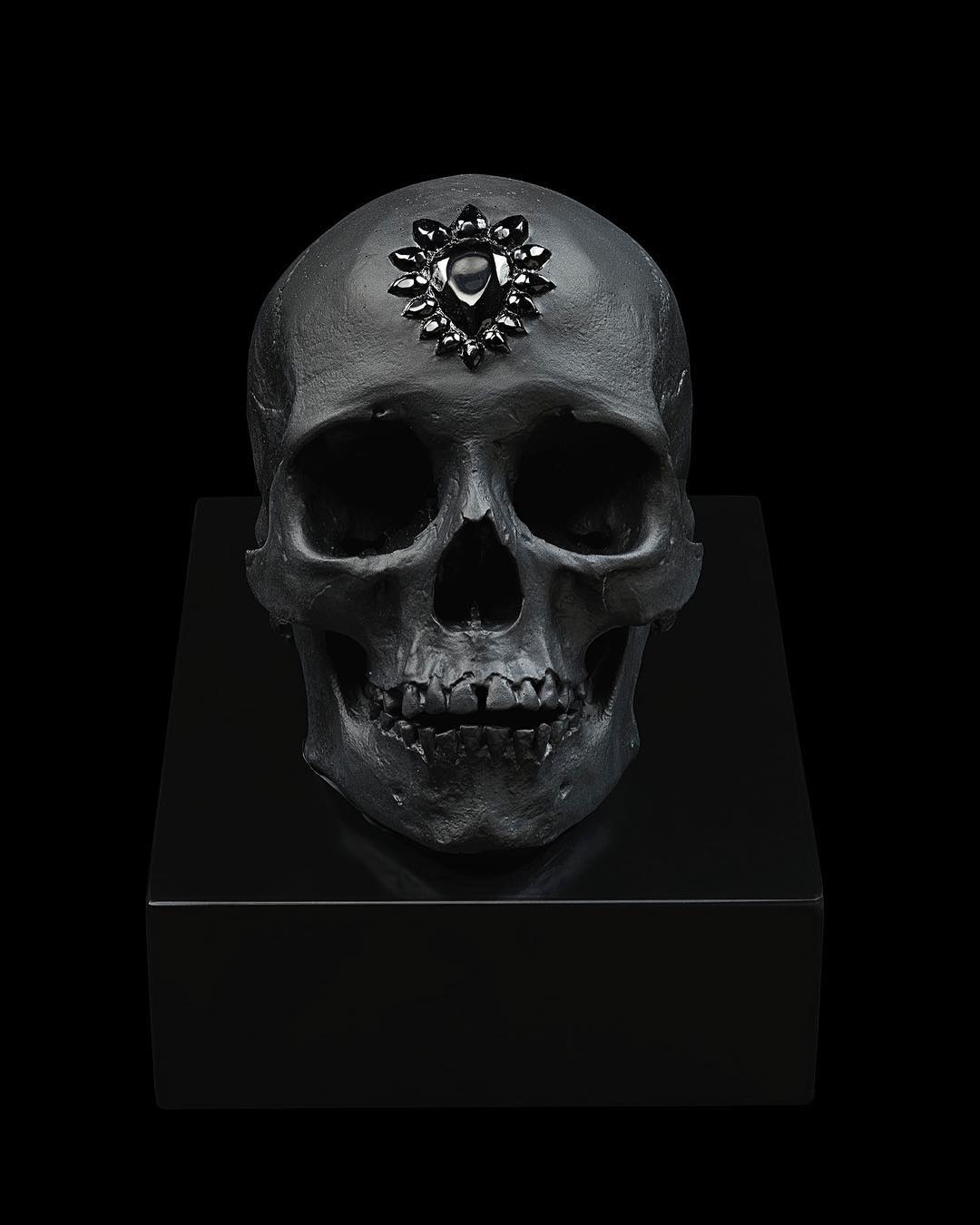 damien hirst Eternal BZgB8JEBDJr