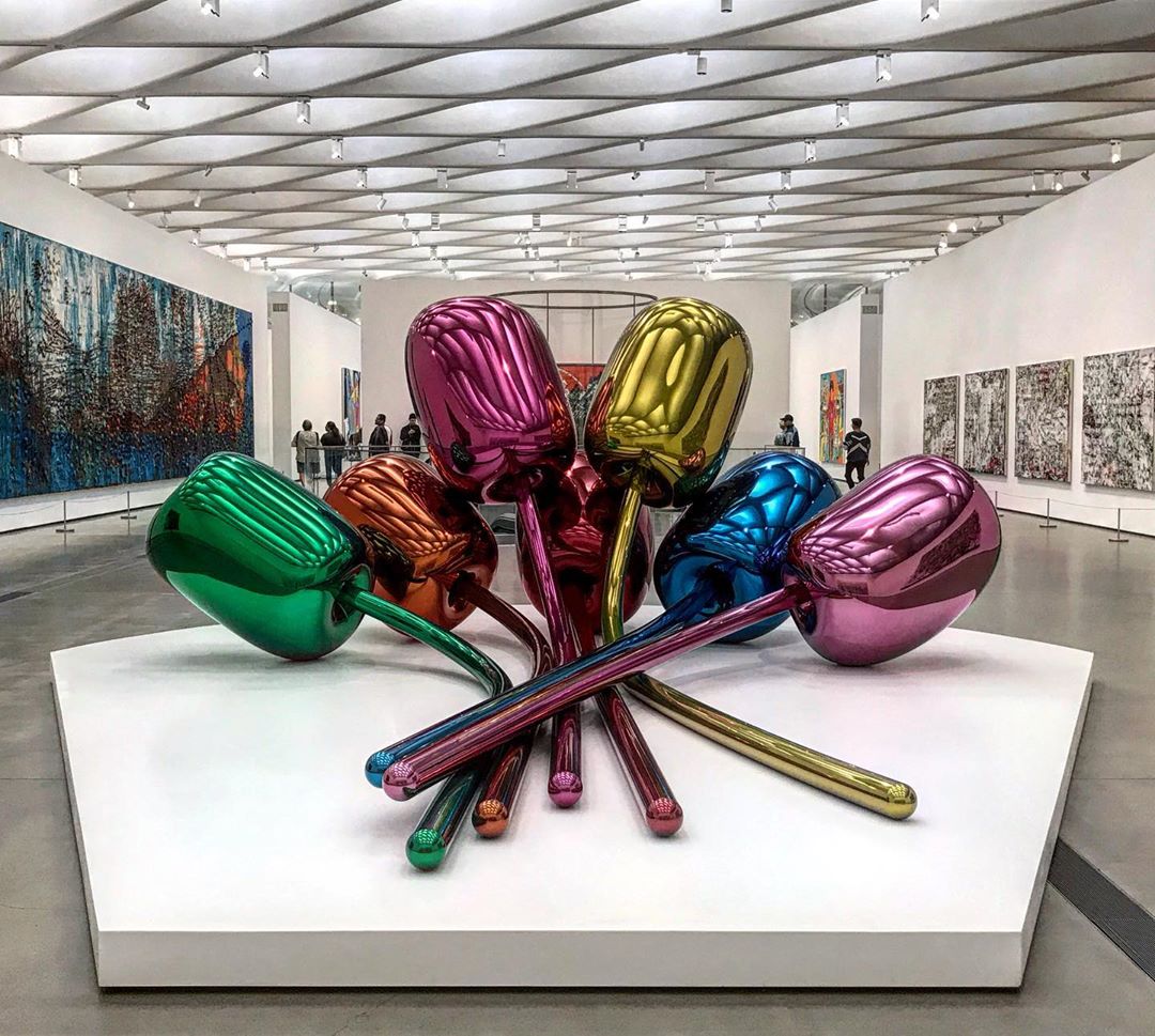 26 Monumental Yet Oddly Mundane Jeff Koons's Sculptures