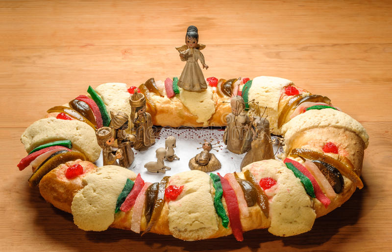 epiphany cake kings cake rosca de reyes manger wooden table 85862446