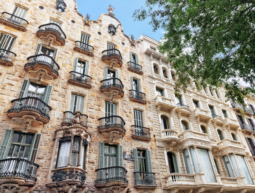 buildings gaudi casa calvet